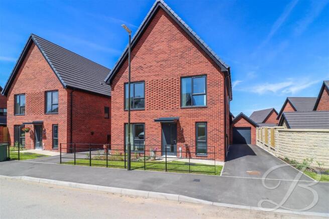 4 bed property, in Aspen Way, £400,000
