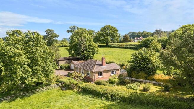 2 bed property, in Hand & Pen Lane, £575,000