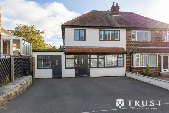 4 bed property, in Northorpe Lane, £290,000