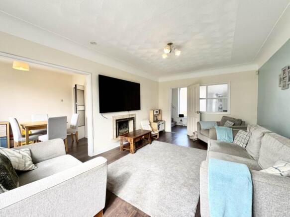 3 bed property, in Windlebrook Crescent, £275,000