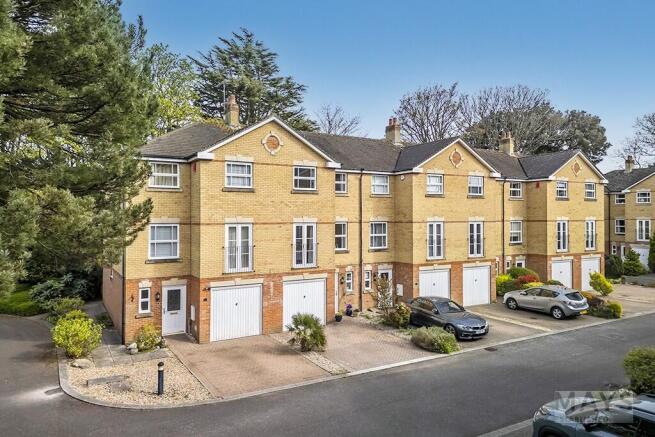 4 bed property, in Kings Mews, £610,000