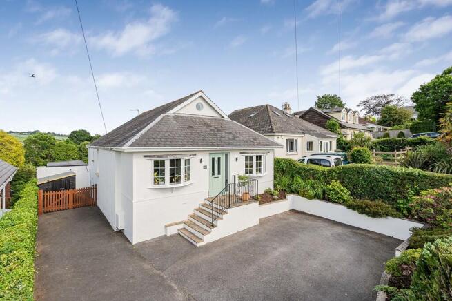 4 bed property, in Huxnor Road, £550,000