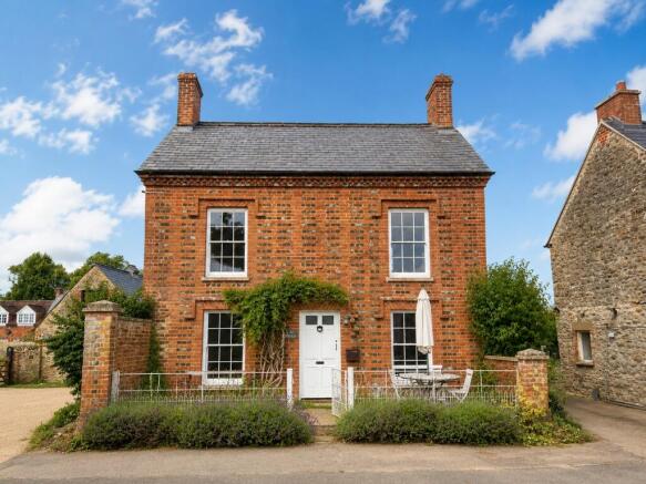 5 bed property, in Rose Cottage, £625,000