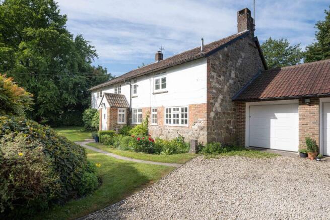 4 bed property, in Winterbourne Monkton, £975,000
