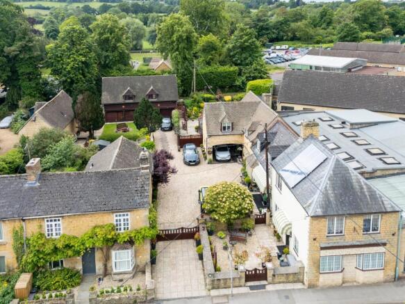 10 bed property, in Magnolia Cottage, £1,400,000