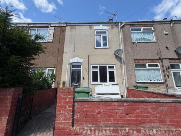 2 bed property, in Earl Street, £60,000