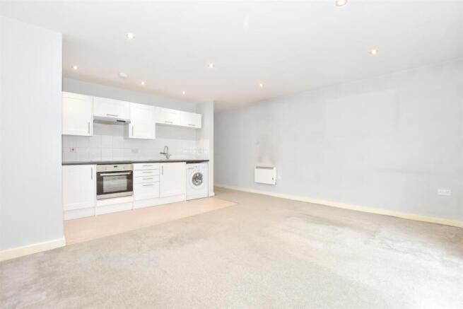 1 bed property, in High Street, £140,000
