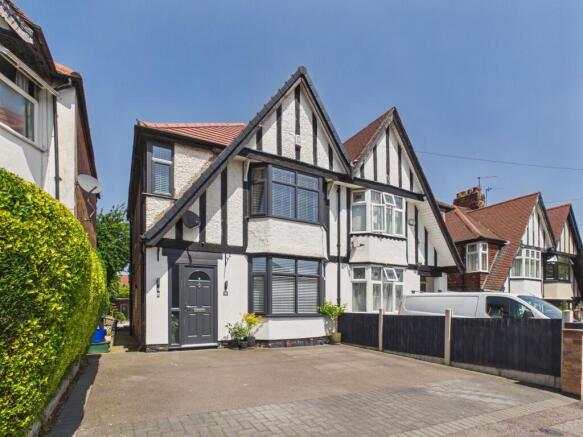 3 bed property, in Avondale Road, £280,000
