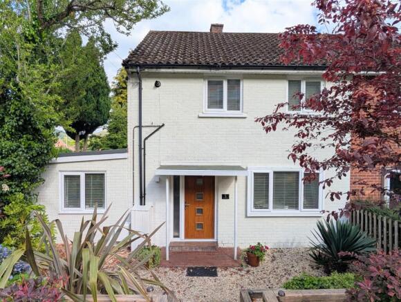 2 bed property, in 5 Brooksbury, £300,000