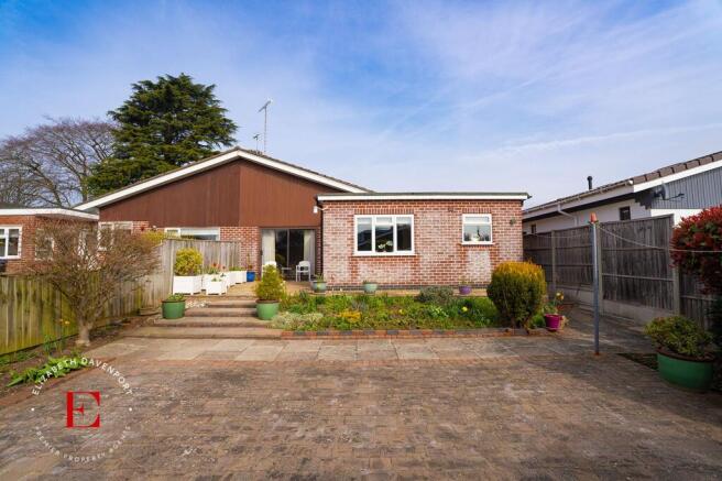 2 bed property, in Suncliffe Drive, £440,000
