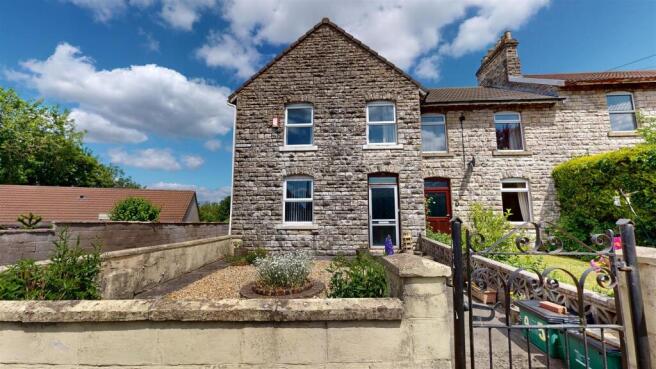3 bed property, in Frome Road, £280,000