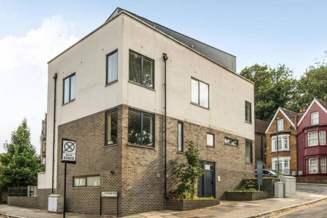 2 bed property, in Flat 1 Confidence House, £310,000