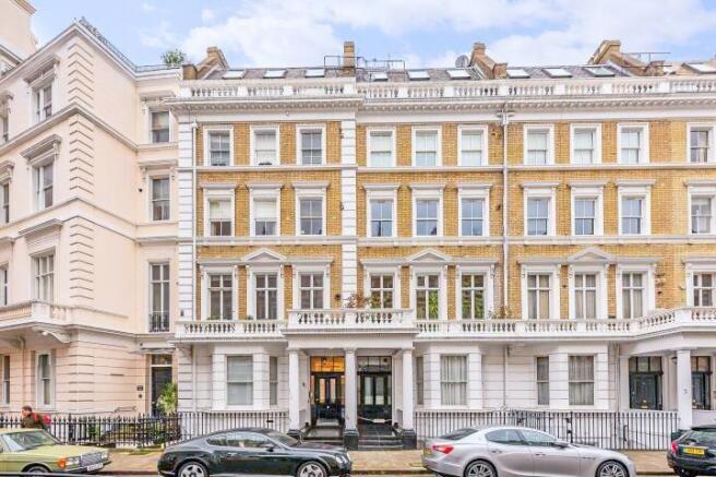 Land, in Flat 19, £700,000