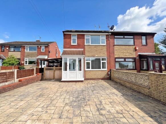 3 bed property, in Oak Avenue, £285,000