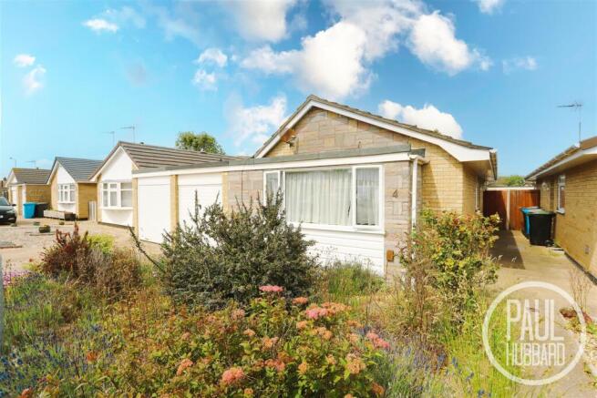 2 bed property, in Whitton Close, £230,000