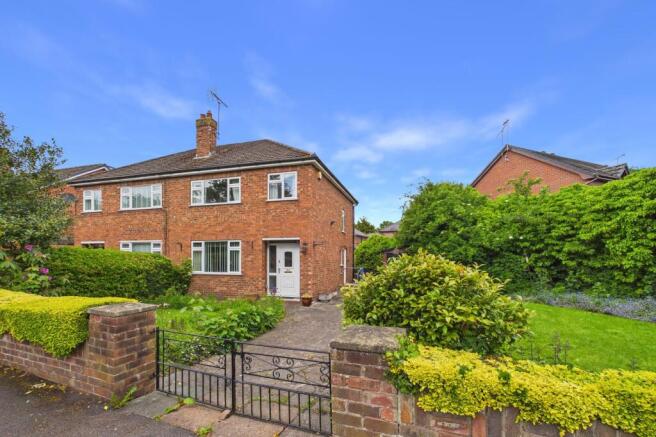 3 bed property, in Cheyney Road, £325,000