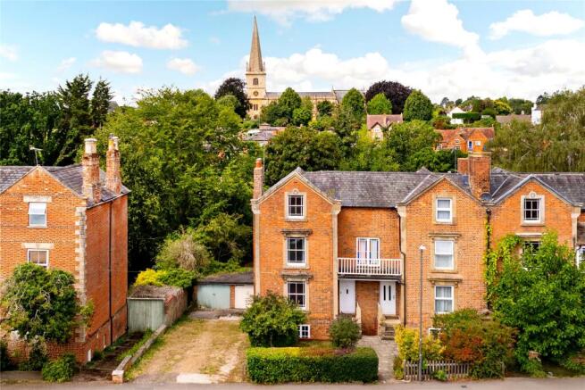 4 bed property, in Chandos Road, £500,000