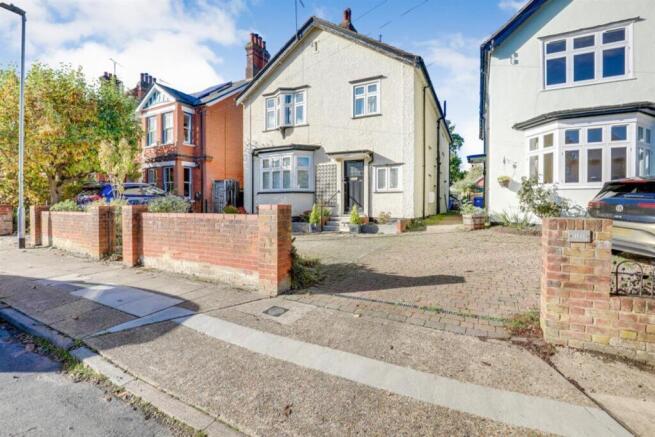 5 bed property, in Constable Road, £620,000