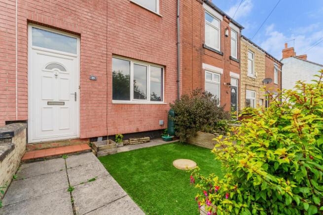 3 bed property, in Ashton Road, £150,000