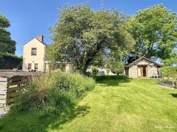 4 bed property, in Lower Sticker, £595,000