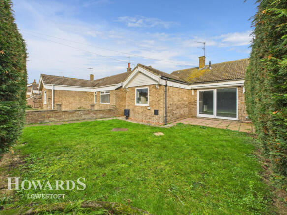 2 bed property, in Cranesbill Road, £200,000