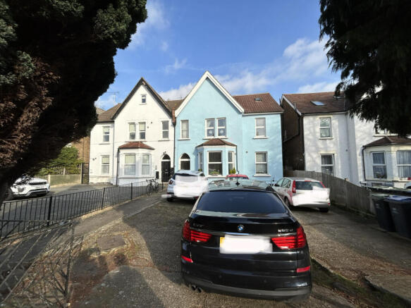 3 bed property, in Elmers End Road, £400,000