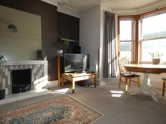 1 bed property, in Albyn Grove, £75,000