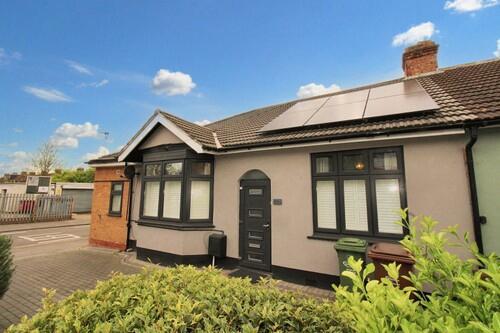 3 bed property, in Whalebone Lane South, £495,000