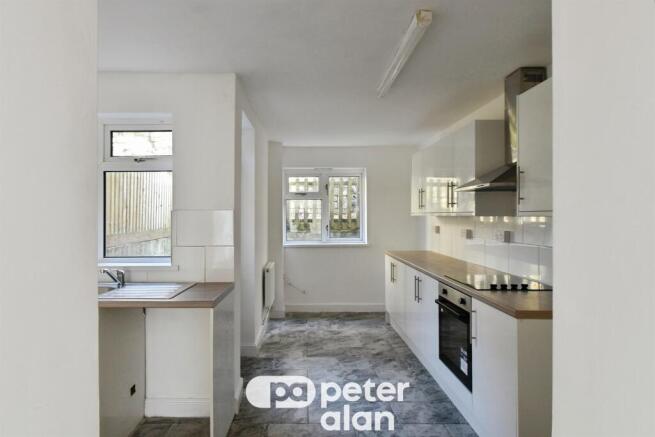 2 bed property, in Glynn Terrace, £125,000
