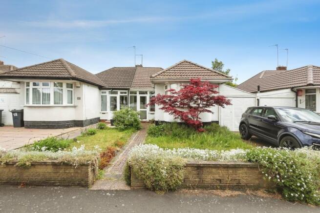 3 bed property, in Heathland Avenue, £195,000