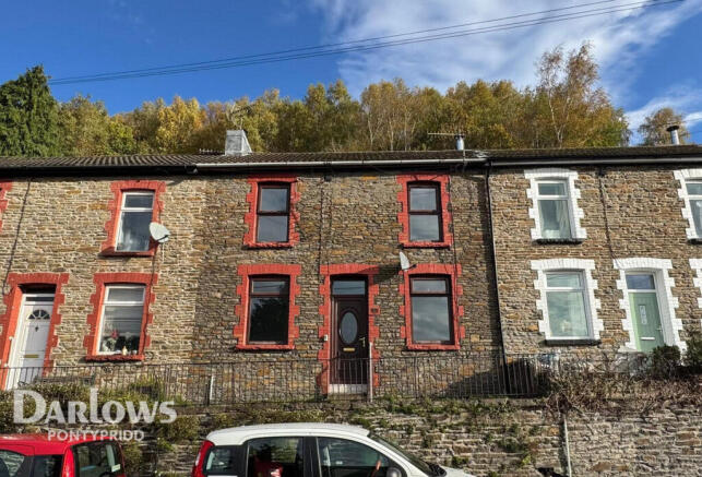 3 bed property, in Aelybryn, £150,000