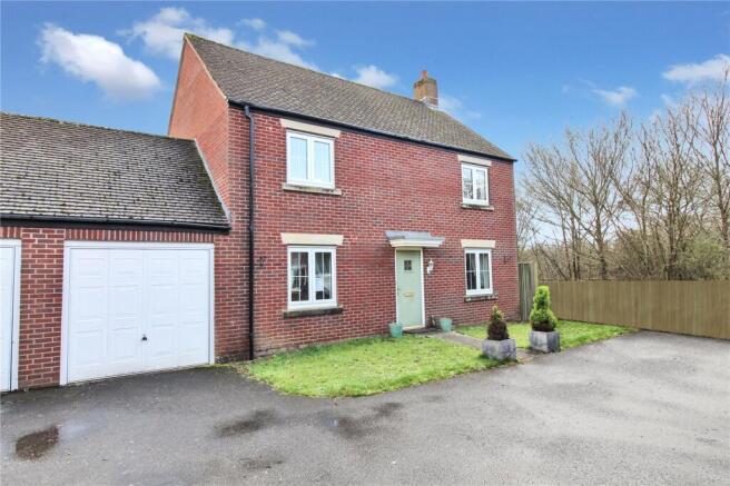 4 bed property, in Stardust Crescent, £380,000