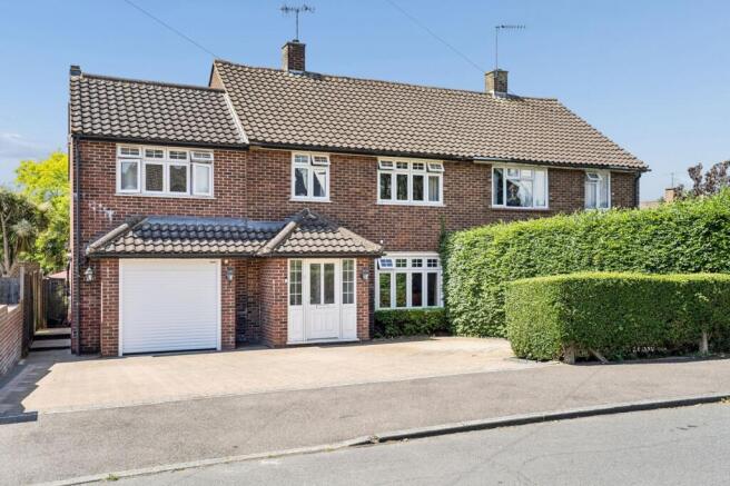 4 bed property, in Little Martins, £745,000