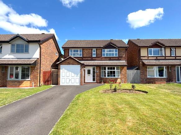 4 bed property, in Nightingale Way, £425,000