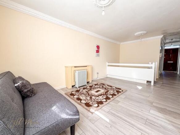 2 bed property, in Collingwood Court, £18,000