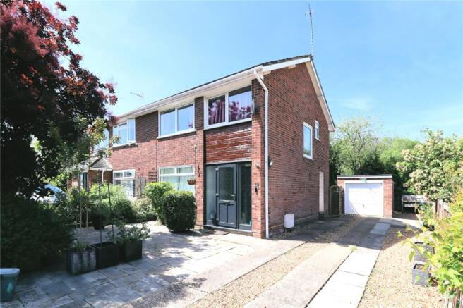 3 bed property, in Mayford, £525,000
