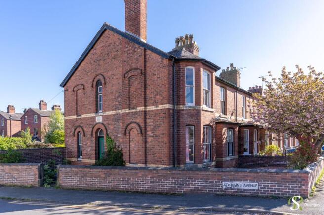 4 bed property, in St. Johns Avenue, £625,000