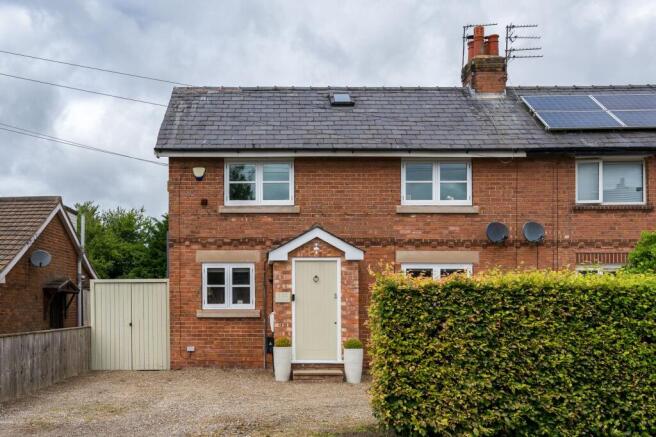 3 bed property, in Smithy Lane, £425,000