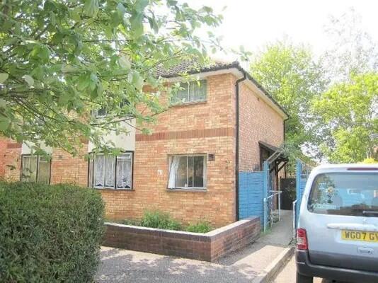 1 bed property, in Outer Circle, £90,000