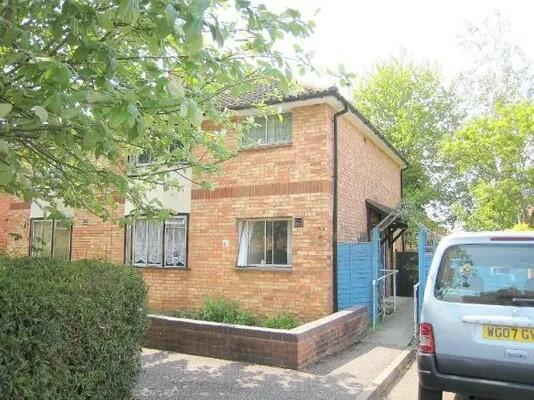 1 bed property, in Outer Circle, £90,000