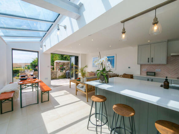 2 bed property, in Lower Town, £450,000