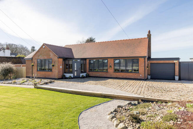 3 bed property, in Riley Lane, £725,000