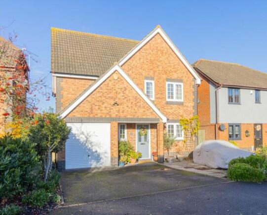 4 bed property, in Ten Acre Approach, £530,000