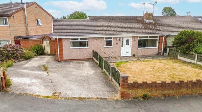 2 bed property, in Uplands Avenue, £180,000