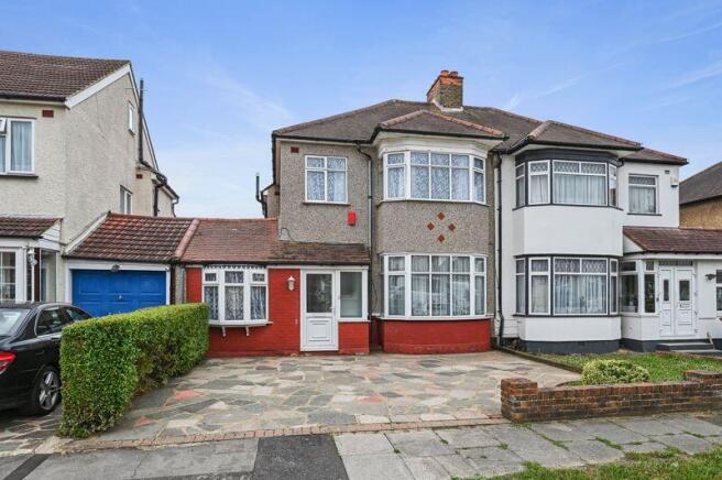 4 bed property, in Church Drive, £685,000