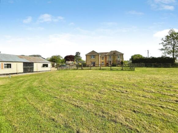 5 bed property, in Brook Lane, £550,000