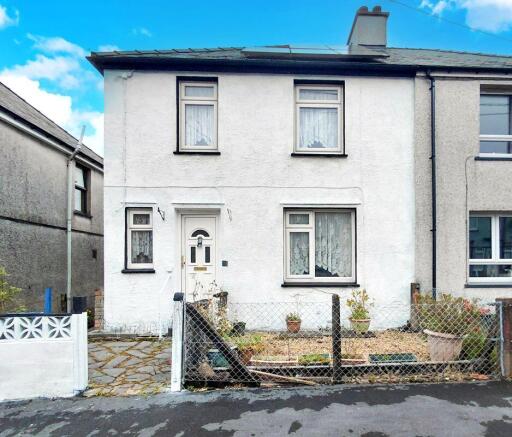 3 bed property, in 13 Fron Fawr, £25,000