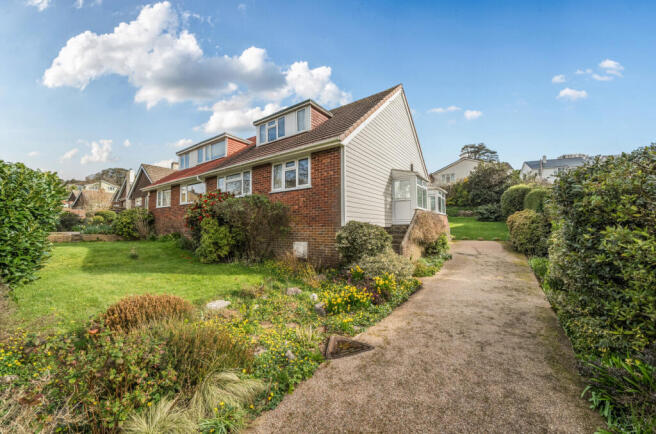 4 bed property, in Eastwood Crescent, £290,000