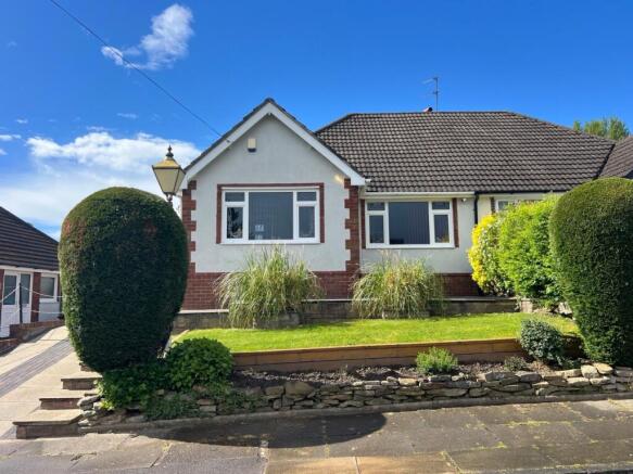 2 bed property, in Rectory Lane, £269,950