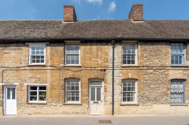 2 bed property, in Hensington Road, £375,000
